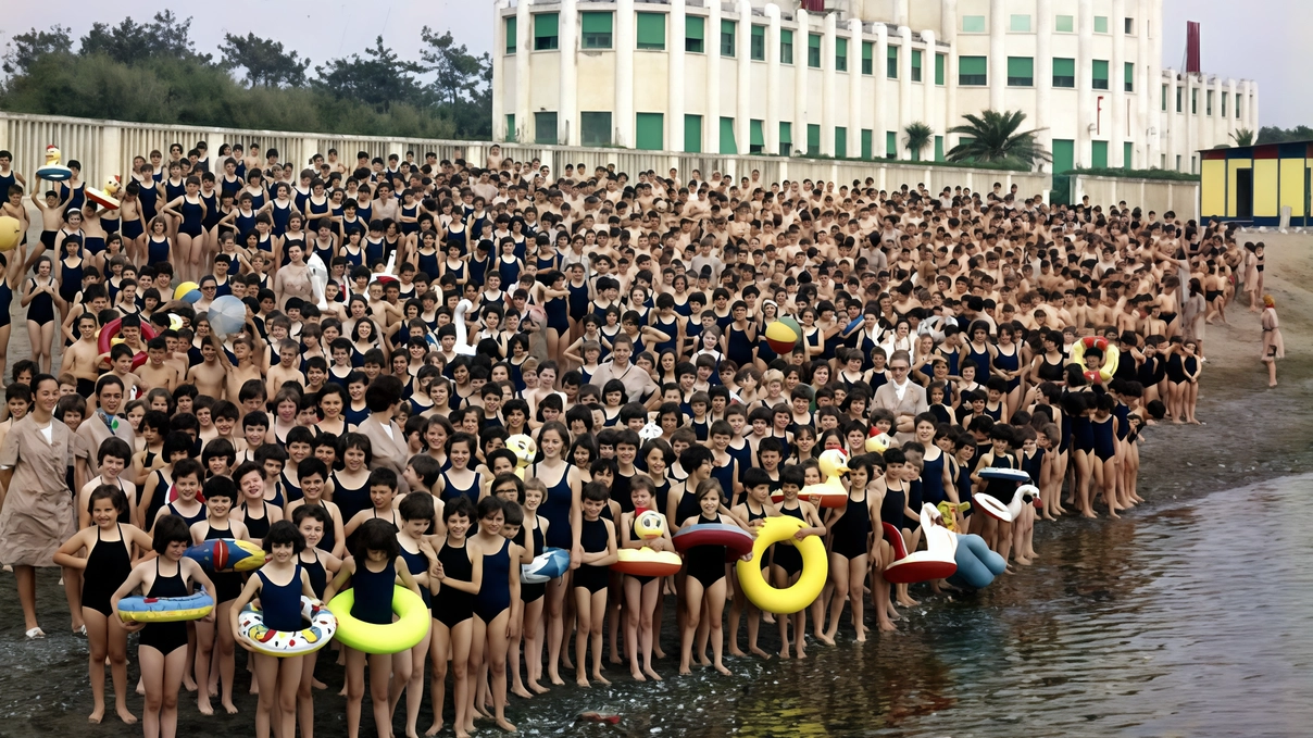 Un Summer camp alla Torre di Marina di Massa risalente al 1970 A destra uno dei momenti della kermesse che si è tenuta alla ex torre Fiat con approfondimenti e dibattiti sull’architettura Un Summer camp alla Torre di Marina di Massa risalente al 1970 A destra uno dei momenti della kermesse che si è tenuta alla ex torre Fiat con approfondimenti e dibattiti sull’architettura