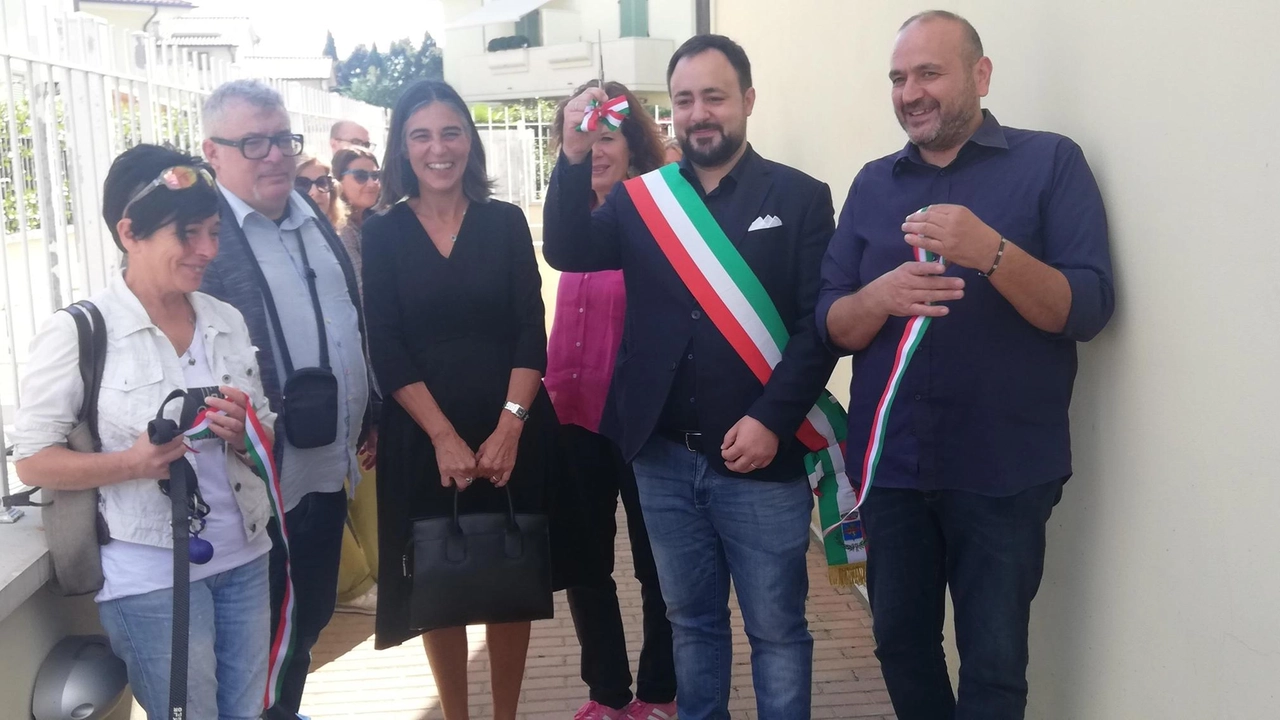 L’inaugurazione di «Casa di Greta» a Seano con il sindaco Edoardo Prestanti e Lorena Paganelli, direttrice della Società della salute di Prato L’inaugurazione di «Casa di Greta» a Seano con il sindaco Edoardo Prestanti e Lorena Paganelli, direttrice della Società della salute di Prato