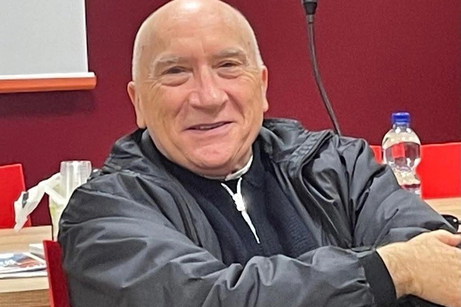 Il libro del parroco fa discutere: "Ci criticano i ’talebani cattolici’ ottusi e ormai fuori dal tempo"