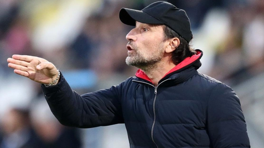 Giorgio Gorgone, tecnico rossonero, al suo secondo anno sulla panchina della Lucchese Giorgio Gorgone, tecnico rossonero, al suo secondo anno sulla panchina della Lucchese