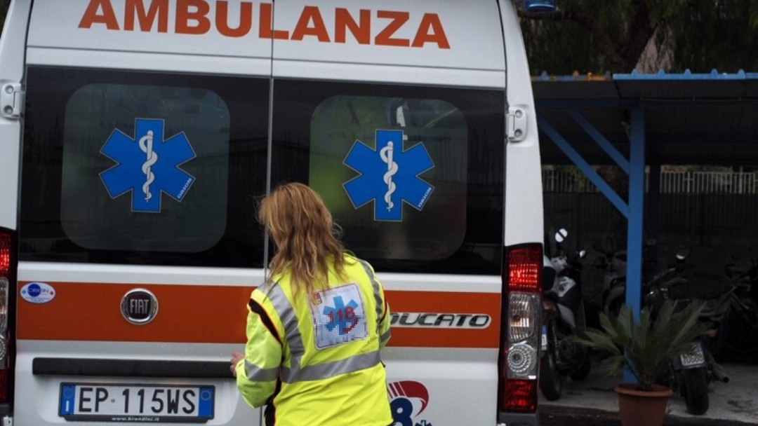 Ambulanza (immagine di repertorio) Ambulanza (immagine di repertorio)