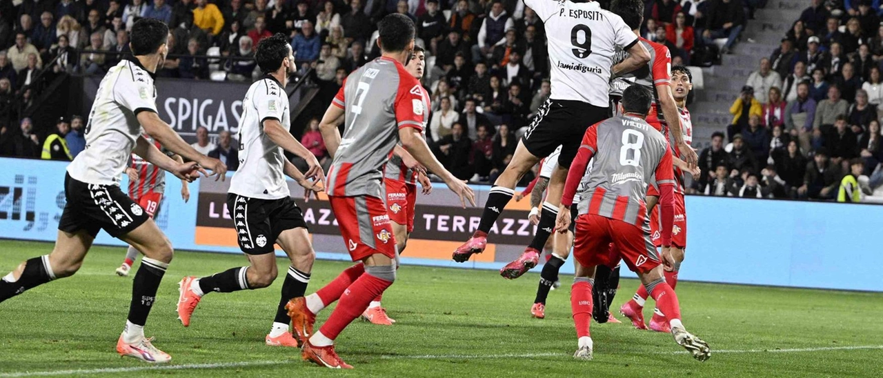 La difesa va spesso in difficoltà. Candelari dà brio alla manovra. A Di Serio manca soltanto il gol