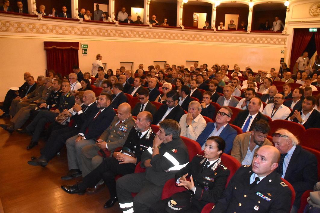 https://www.lanazione.it/image-service/view/acePublic/alias/contentid/MjY0OGVjOWItMDM1YS00/0/il-futuro-e-gia-iniziato-visione-internazionale-e-nuovi-mercati-per-le-nostre-imprese.jpeg?f=1.90:1&w=1200