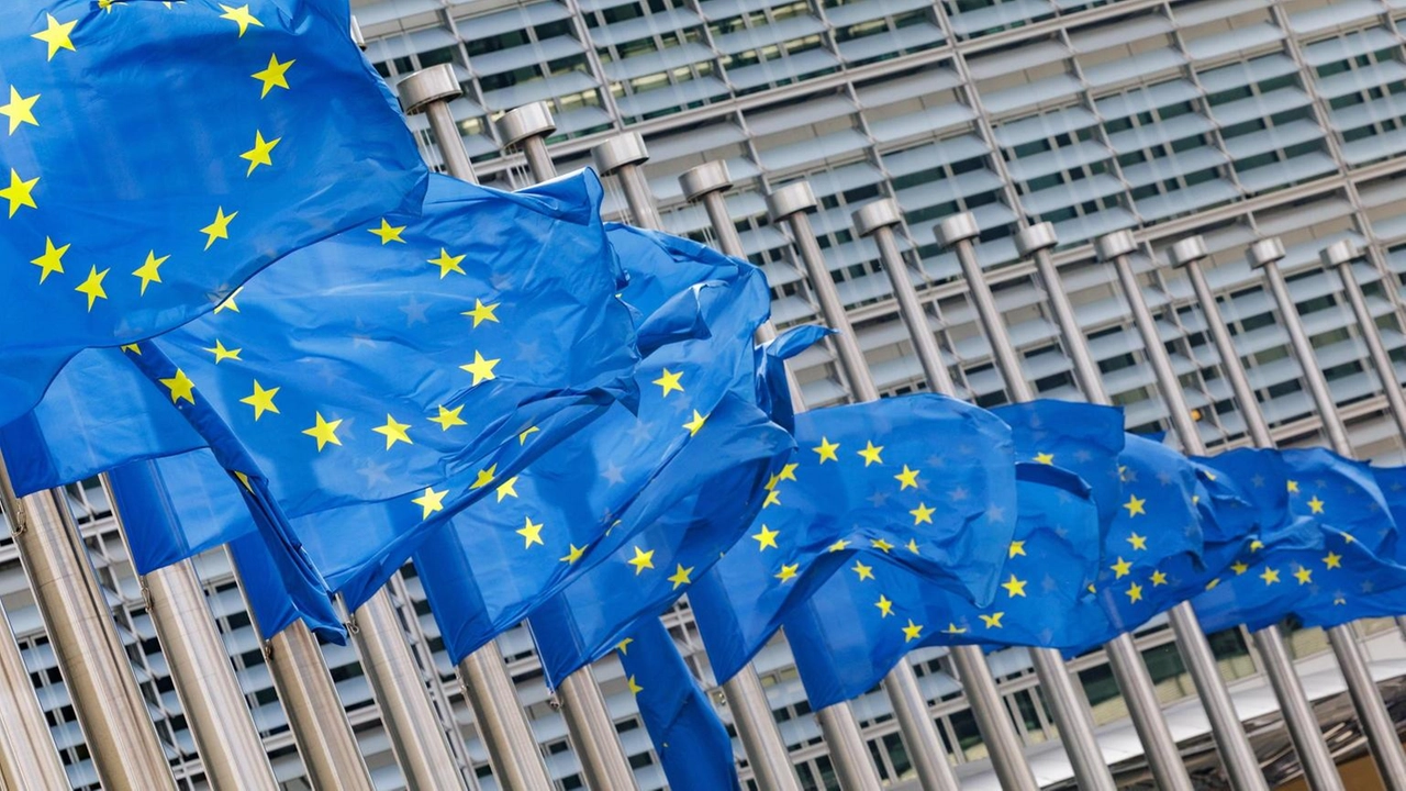 La Commissione europea e i Paesi Ue creano una task force per l'Unione dell'energia, migliorando il coordinamento energetico. La Commissione europea e i Paesi Ue creano una task force per l'Unione dell'energia, migliorando il coordinamento energetico.