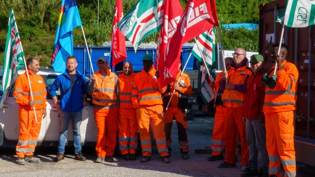 La protesta dei dipendenti di Ici. Costruzioni, organizzata lo scorso maggio La protesta dei dipendenti di Ici. Costruzioni, organizzata lo scorso maggio