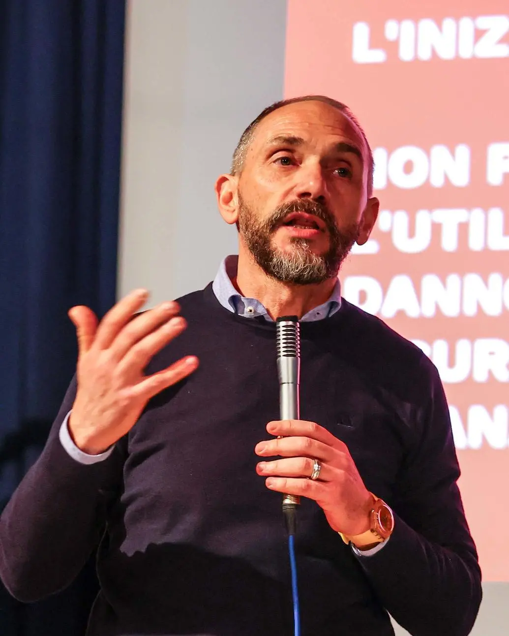 I Dem danno il via alle pre-consultazioni. In settimana la visita del Movimento