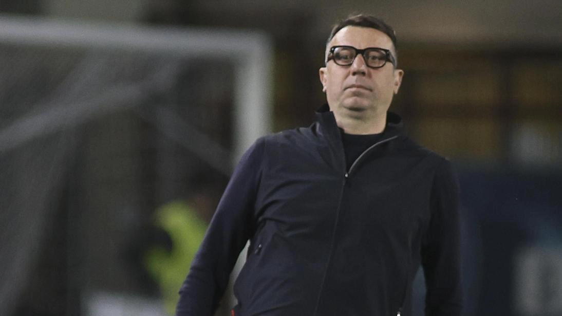 Roberto D’Aversa a fine partita si è detto molto dispiaciuto per il triste epilogo ammettendo che gli ci vorrà del tempo per digerire questa retrocessione Roberto D’Aversa a fine partita si è detto molto dispiaciuto per il triste epilogo ammettendo che gli ci vorrà del tempo per digerire questa retrocessione