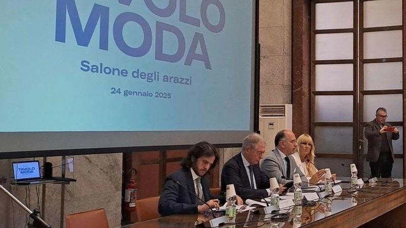 Un’immagine del vertice che si è svolto al ministro delle Imprese a Roma sulla moda Un’immagine del vertice che si è svolto al ministro delle Imprese a Roma sulla moda