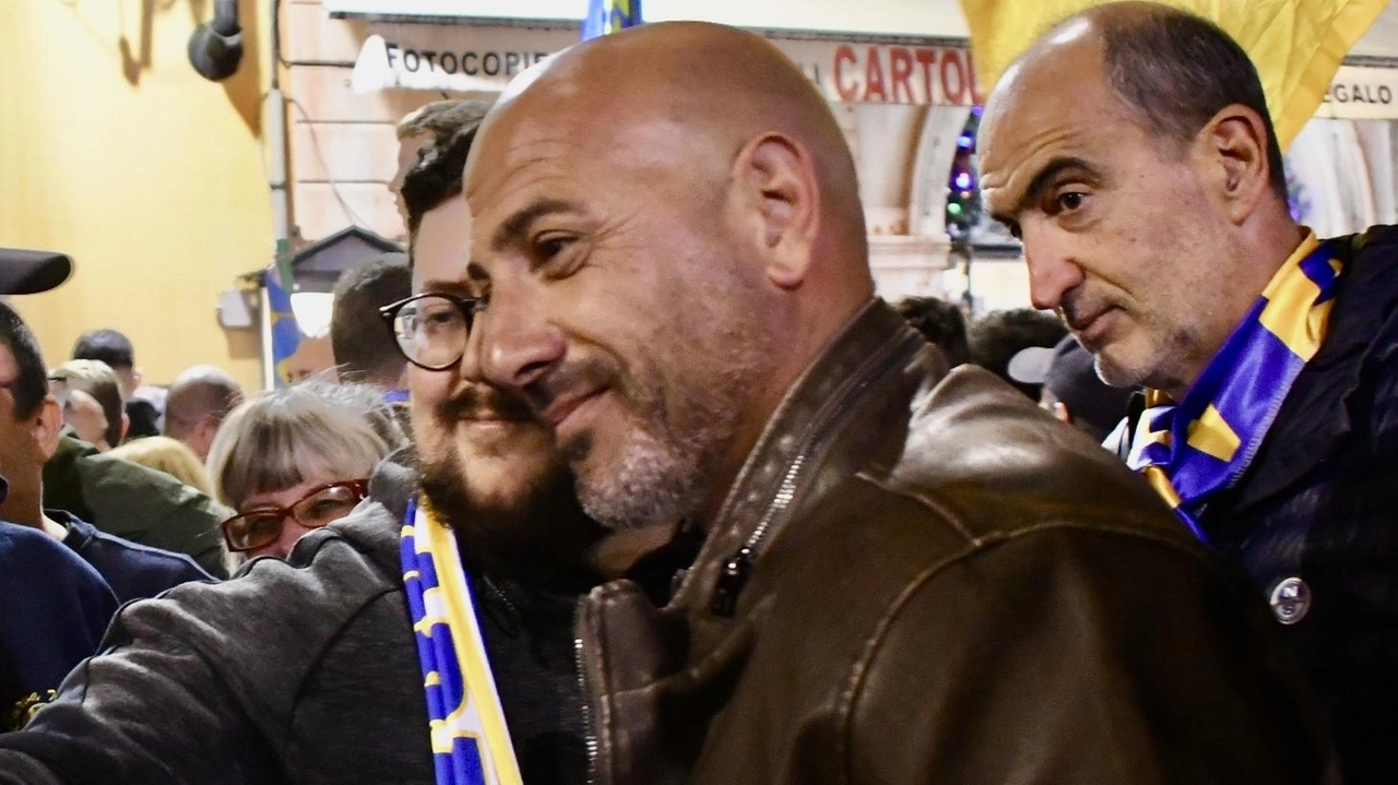 Calabro è tra i pochi tecnici ad essere stato riconfermato dalla propria società Calabro è tra i pochi tecnici ad essere stato riconfermato dalla propria società