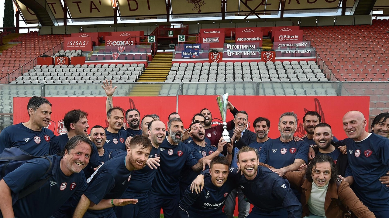Il Perugia ha salutato gli sponsor con un mini triangolare allo Stadio Curi, confermando l'importanza dei partner per il club. Il Perugia ha salutato gli sponsor con un mini triangolare allo Stadio Curi, confermando l'importanza dei partner per il club.