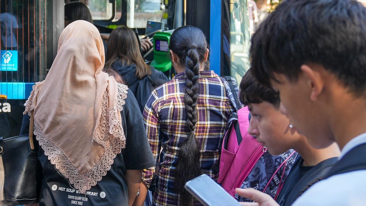 L’appello di una madre: "Gli orari sono cambiati: con due figli costi altissimi" L’appello di una madre: "Gli orari sono cambiati: con due figli costi altissimi"