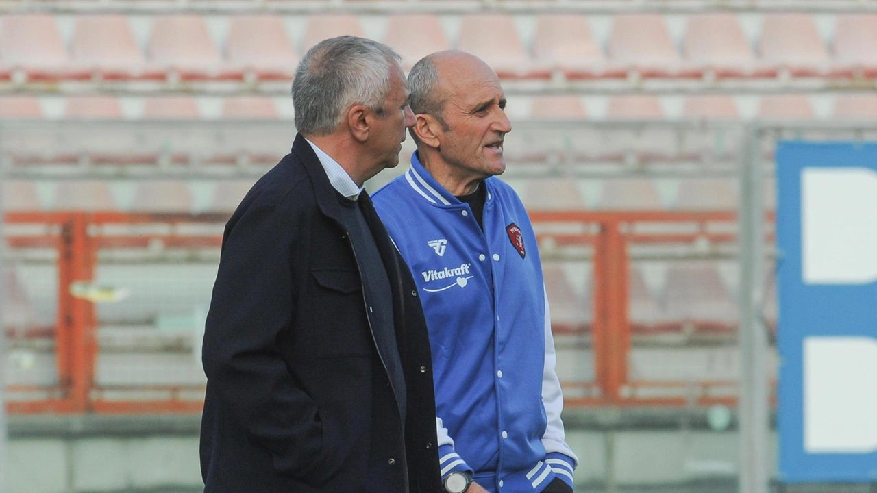 Il diesse Meluso e l’allenatore Cangelosi Il diesse Meluso e l’allenatore Cangelosi
