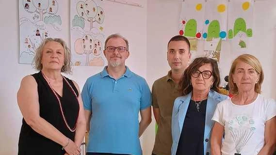Il contributo è stato consegnato da don Piero, presidente di Fondazione InCasa Il contributo è stato consegnato da don Piero, presidente di Fondazione InCasa
