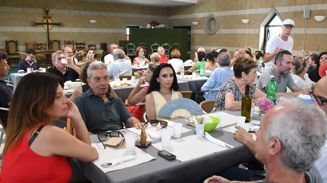 Cinzia Monteverdi, presidente di Seif, con Antonio Padellaro e Marco Travaglio alla mensa dei poveri della Caritas della Santissima Annunziata Cinzia Monteverdi, presidente di Seif, con Antonio Padellaro e Marco Travaglio alla mensa dei poveri della Caritas della Santissima Annunziata