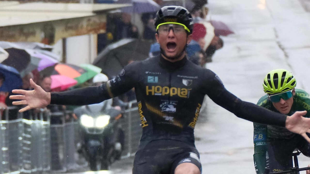 Lorello del Team Hopplà vince la Coppa Fiera Mercatale per Elite e Under 23, confermando il suo talento.