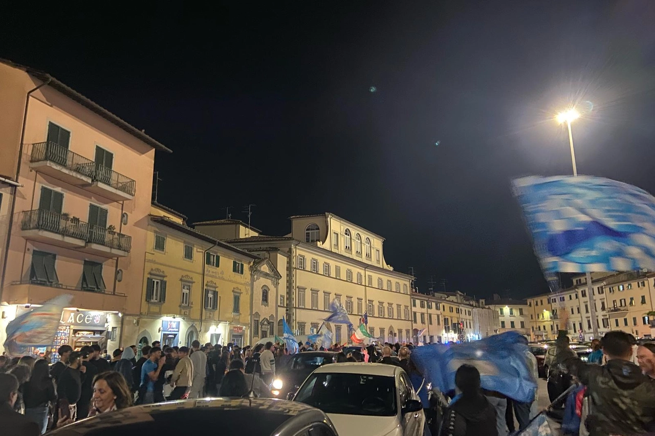 Scoppia la festa per lo scudetto del Napoli (foto Bocchini)