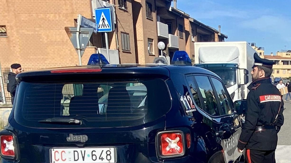 Furto nel centro storico di Camaiore, dove è stata svaligiata la casa di un noto farmacista della zona. Il portone...