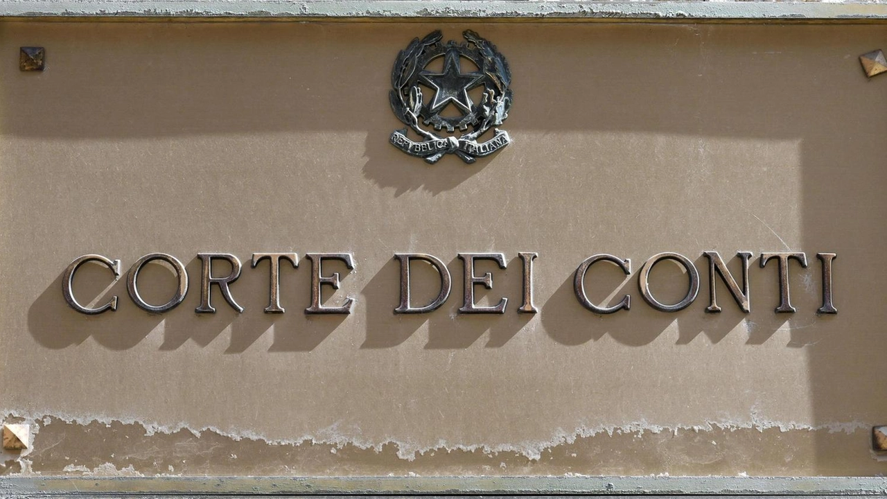 'Interpreta cambianti società, con saldo ruolo costituzionali' 'Interpreta cambianti società, con saldo ruolo costituzionali'