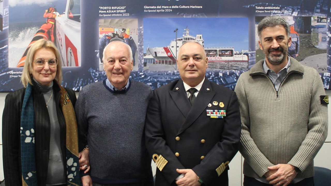 Cerimonia alla Capitaneria per la consegna del prestigioso riconoscimento Cerimonia alla Capitaneria per la consegna del prestigioso riconoscimento