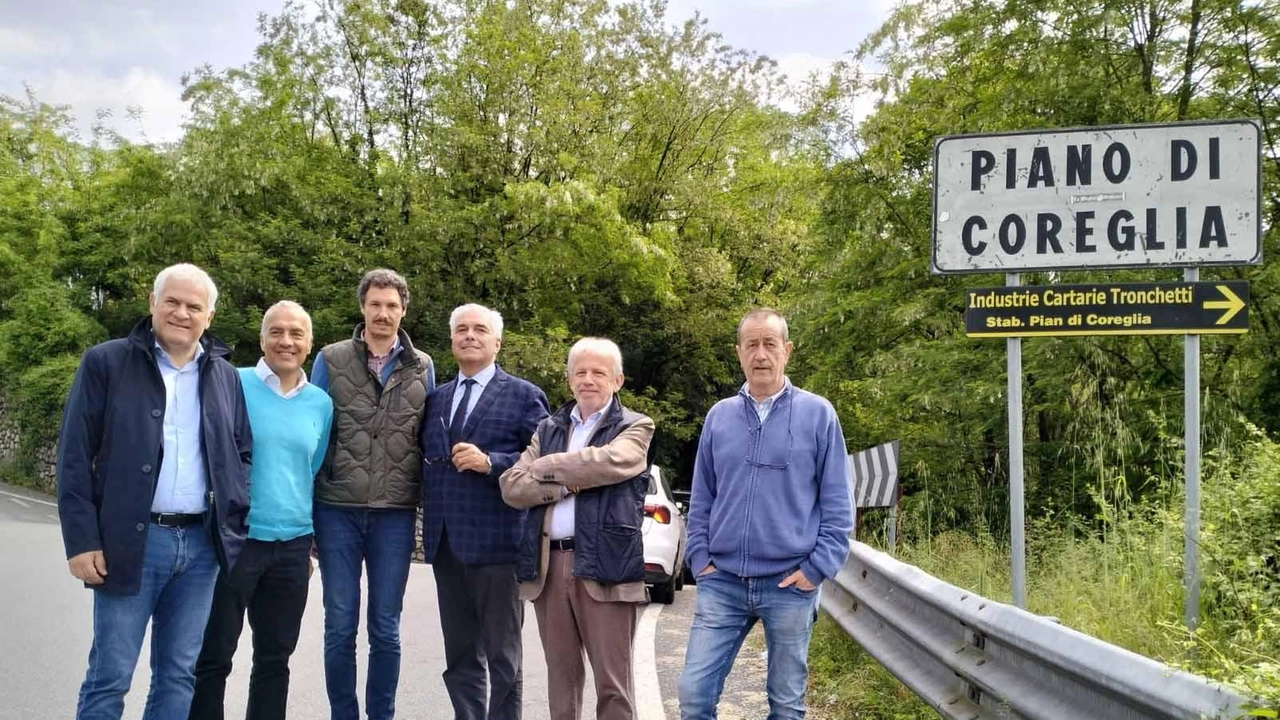 Il sindaco di Coreglia Antelminelli Marco Remaschi, con il vicesindaco Giorgio Daniele e l’assessore ai Lavori Pubblici, Emilio Volpi e il presidente della Provincia Il sindaco di Coreglia Antelminelli Marco Remaschi, con il vicesindaco Giorgio Daniele e l’assessore ai Lavori Pubblici, Emilio Volpi e il presidente della Provincia