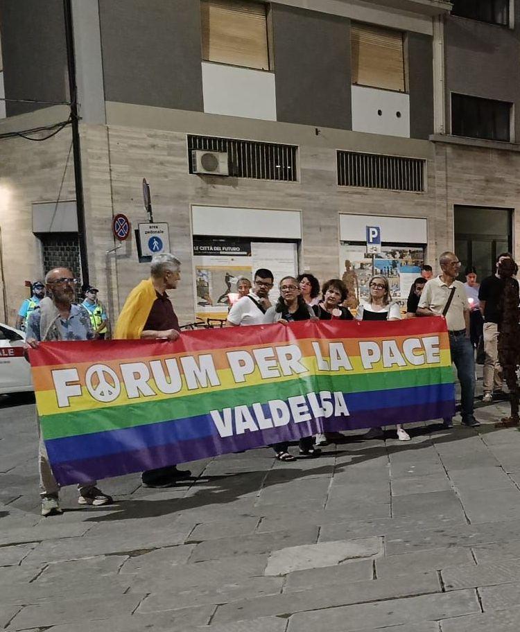 https://www.lanazione.it/image-service/view/acePublic/alias/contentid/MjZhOWJlZTYtZmFjNy00/0/farmacia-stop-a-prodotti-israeliani.jpeg?f=1.91:1&w=1200
