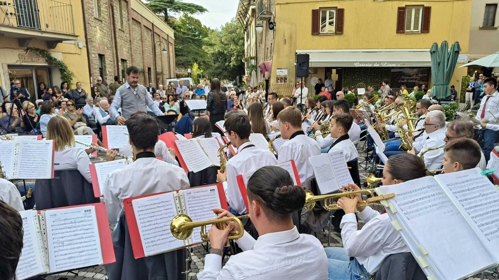 Lo spettacolo della Banda di Passignano è stato uno dei momenti clou della manifestazione che ha coinvolto l’intero centro storico Lo spettacolo della Banda di Passignano è stato uno dei momenti clou della manifestazione che ha coinvolto l’intero centro storico