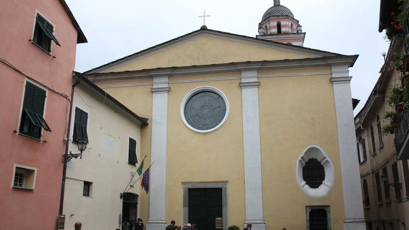 La concattedrale dei santi Pietro, Lorenzo e Colombano a Brugnato La concattedrale dei santi Pietro, Lorenzo e Colombano a Brugnato