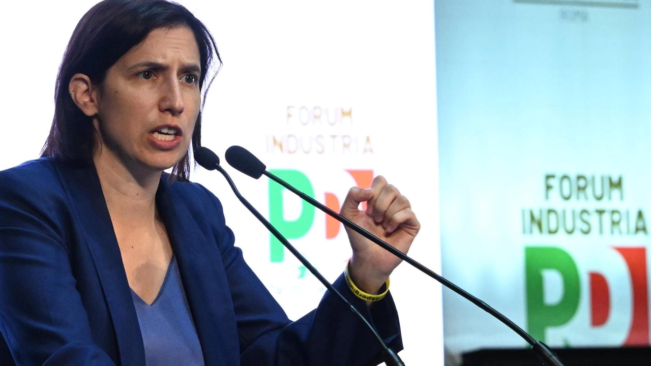"Non può danneggiare l'interesse nazionale per le sue amicizie" "Non può danneggiare l'interesse nazionale per le sue amicizie"