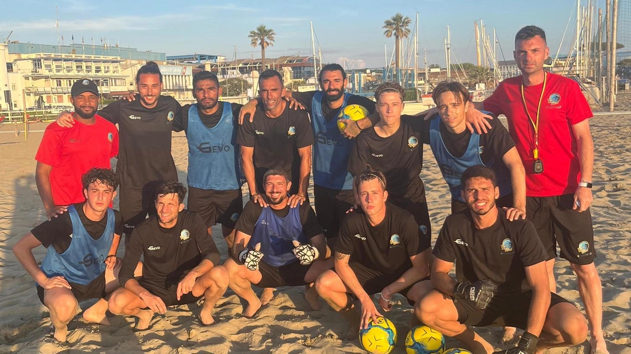 La squadra del Viareggio Beach Soccer nell’ultimo allenamento al Bagno Flora La squadra del Viareggio Beach Soccer nell’ultimo allenamento al Bagno Flora