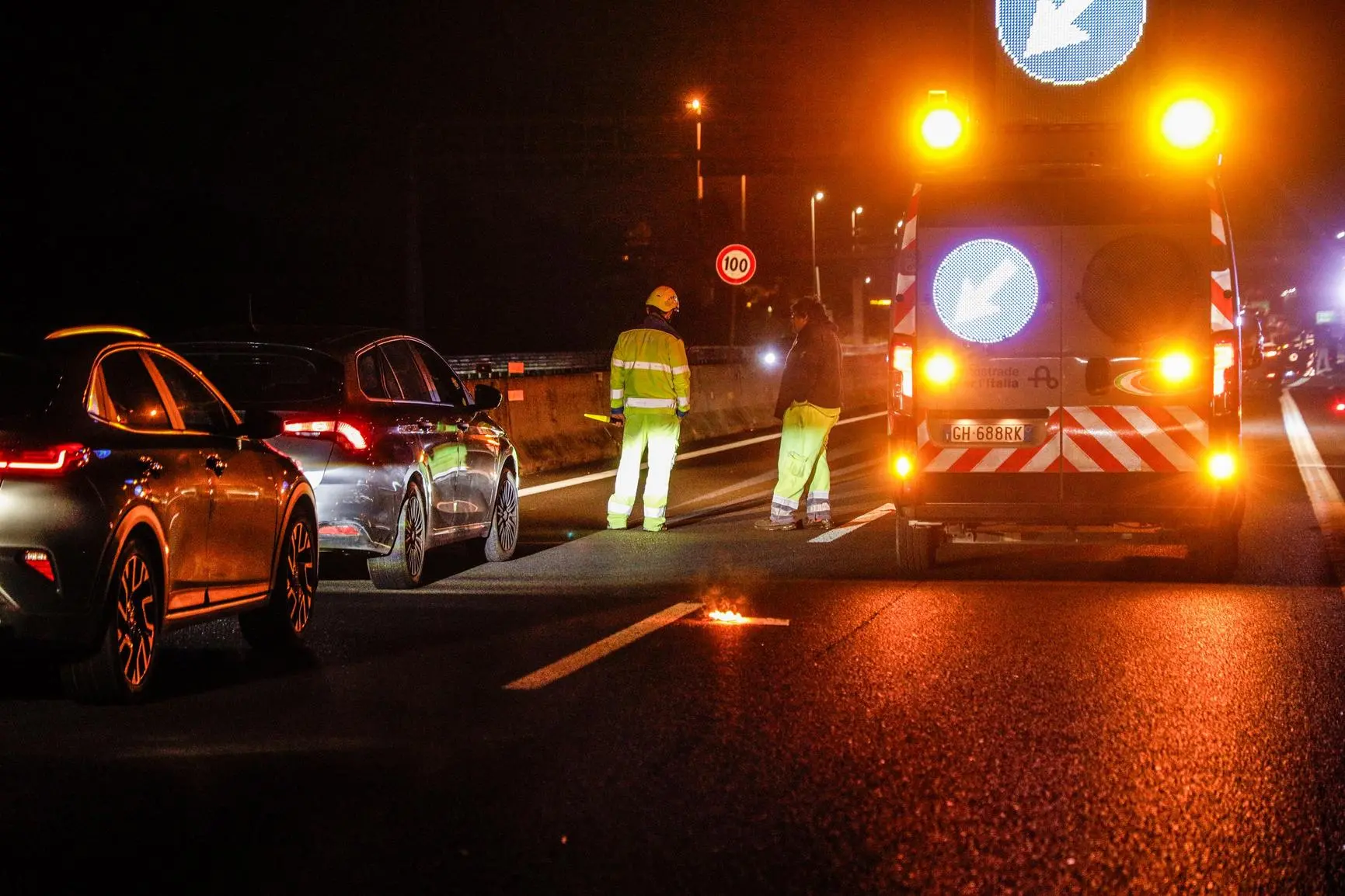 Centauro muore a 29 anni. Schianto sull’autostrada. La moto scivola sull’asfalto per 40 metri