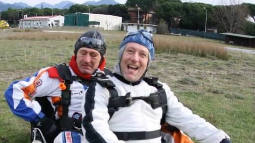 Lancio tandem di Sky Dive Cinquale Lancio tandem di Sky Dive Cinquale