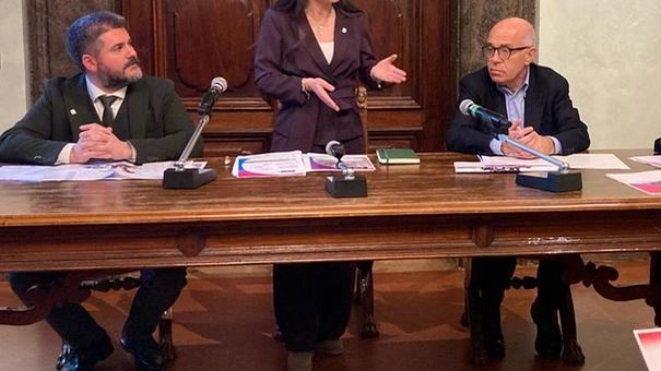 Un momento dell’incontro a Palazzo Donini per illustrare il progetto europeo varato dalla Regione in materia di cambiamenti climatici Un momento dell’incontro a Palazzo Donini per illustrare il progetto europeo varato dalla Regione in materia di cambiamenti climatici