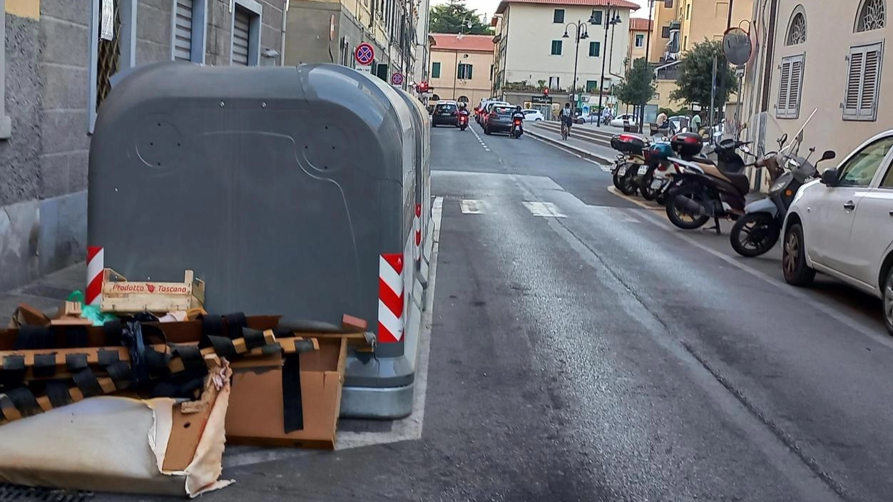 Multe nei paesi. per i rifiuti selvaggi,. ma in centro resta il caos Multe nei paesi. per i rifiuti selvaggi,. ma in centro resta il caos