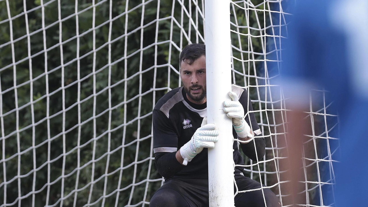 Il portiere bianconero Andrea Giusti Al suo fianco quest’anno il 2006 Tirelli Il portiere bianconero Andrea Giusti Al suo fianco quest’anno il 2006 Tirelli