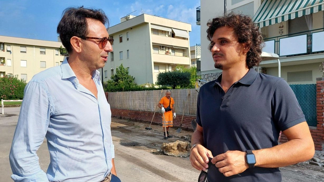 Partita la realizzazione del tracciato su suggerimento del consigliere Vannucci. Smantellato il vecchio marciapiede fra via della Svolta e via Tommaso d’Aquino. Partita la realizzazione del tracciato su suggerimento del consigliere Vannucci. Smantellato il vecchio marciapiede fra via della Svolta e via Tommaso d’Aquino.