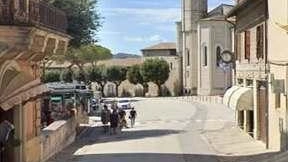 GUBBIO – Proseguono i lavori di riqualificazione di Piazza 40 Martiri, con l’avanzare degli interventi che modifica anche la circolazione... GUBBIO – Proseguono i lavori di riqualificazione di Piazza 40 Martiri, con l’avanzare degli interventi che modifica anche la circolazione...