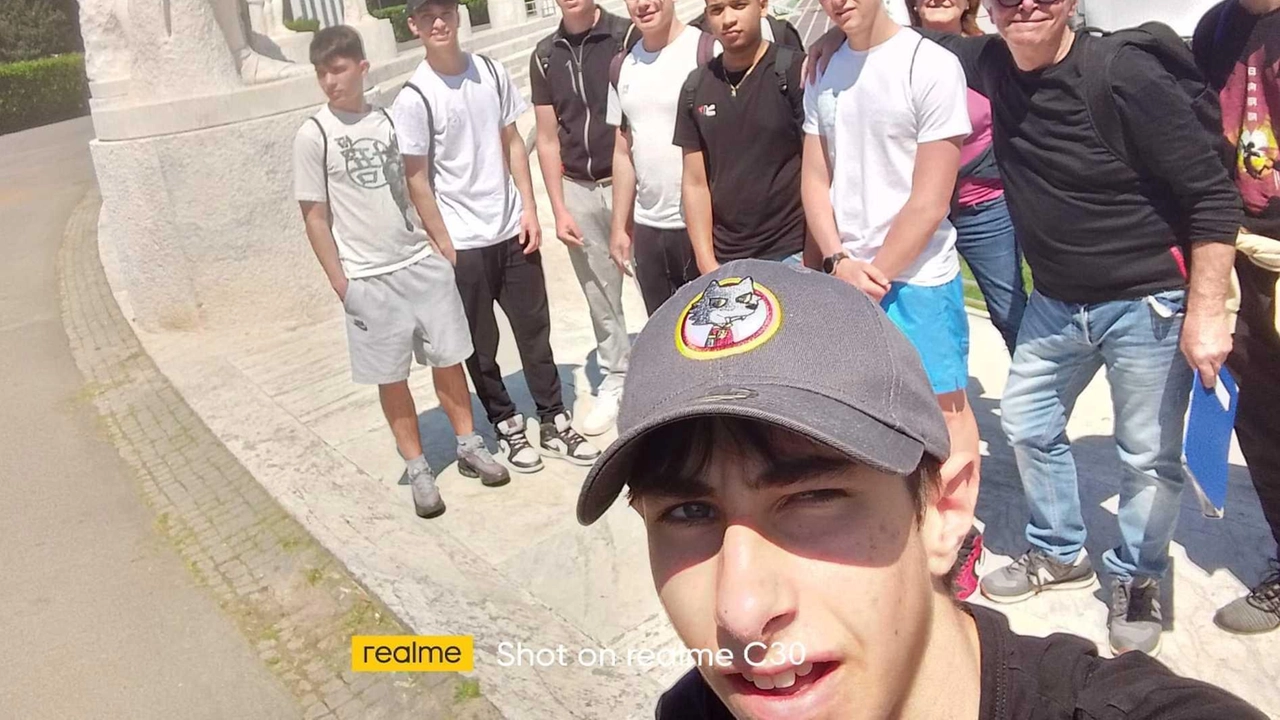Con la cifra Grazie a una bellissima iniziativa della Federazione italiana tennis padel, l’Istituto Barsanti, con un gruppo di studenti,... Con la cifra Grazie a una bellissima iniziativa della Federazione italiana tennis padel, l’Istituto Barsanti, con un gruppo di studenti,...