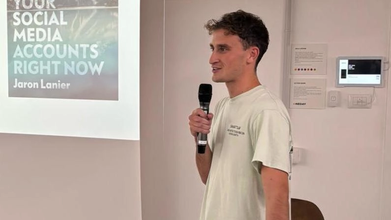 Dal 2021 a oggi, Peter ha seguito oltre 90 classi e 300 alunni del Liceo Redi Dal 2021 a oggi, Peter ha seguito oltre 90 classi e 300 alunni del Liceo Redi