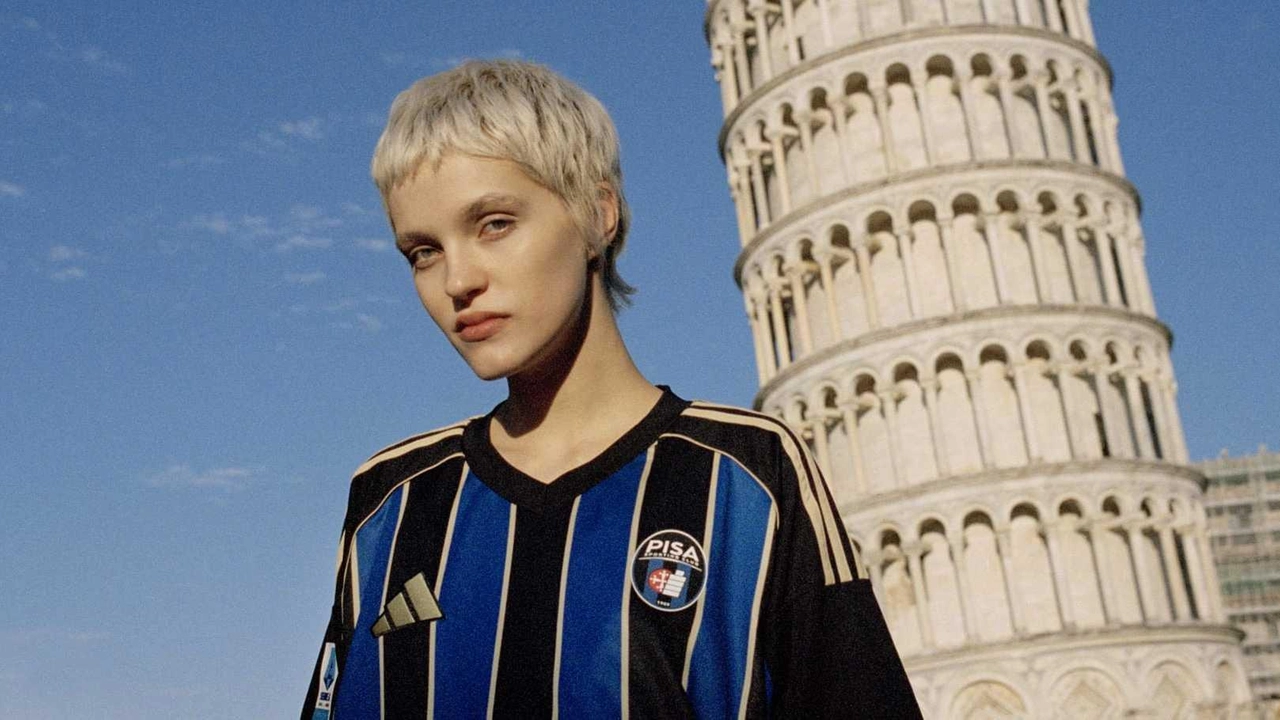 La nuova maglia nerazzurra per la Serie A (foto Pisa Sporting Club)