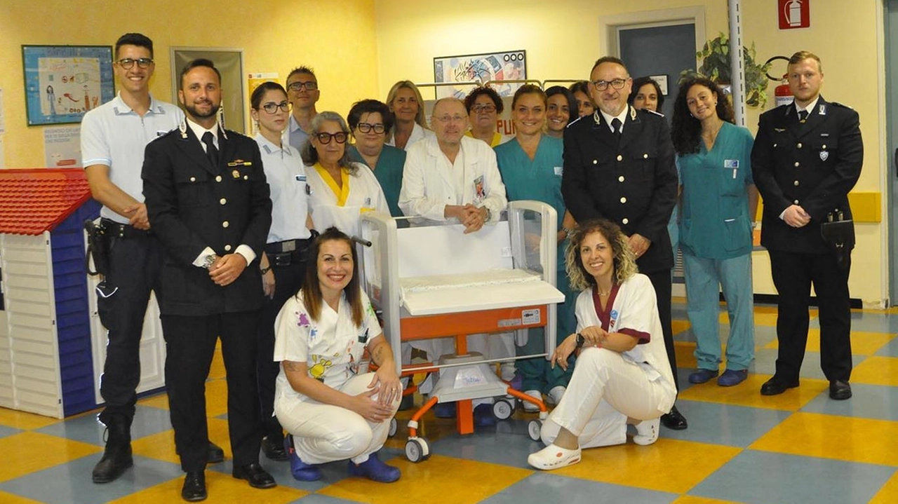 La culla di co-sleeping acquistata grazie a una donazione della Polizia penitenziaria La culla di co-sleeping acquistata grazie a una donazione della Polizia penitenziaria
