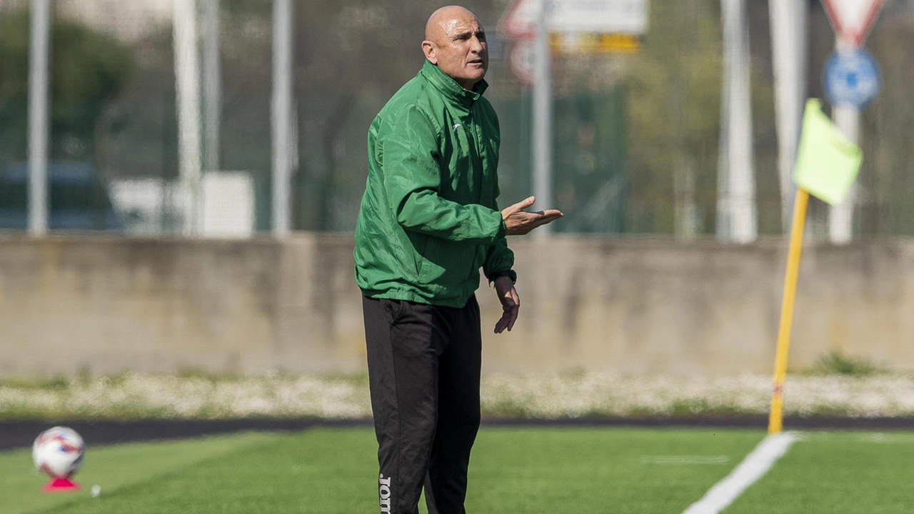 L’allenatore del Tuttocuoio Aldo Firicano L’allenatore del Tuttocuoio Aldo Firicano