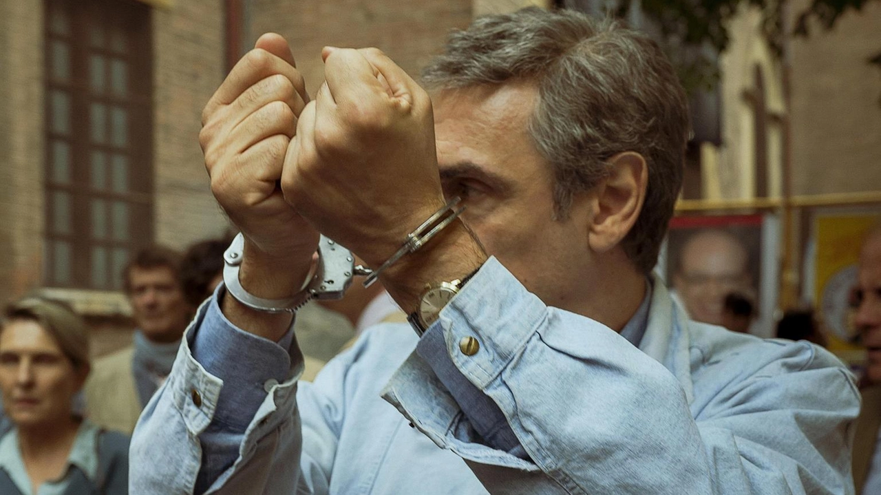 Marco Bellocchio dirige "Portobello", serie su Enzo Tortora e il suo calvario giudiziario, in arrivo su HBOMax nel 2026. Marco Bellocchio dirige "Portobello", serie su Enzo Tortora e il suo calvario giudiziario, in arrivo su HBOMax nel 2026.