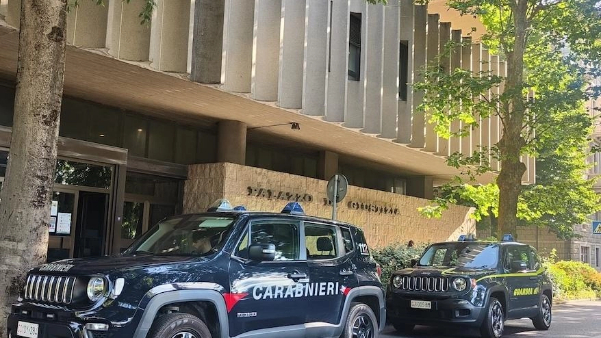L’indagine congiunta di carabinieri e guardia di finanza si è conclusa ieri con la condanna del titolare di un autolavaggio per caporalato L’indagine congiunta di carabinieri e guardia di finanza si è conclusa ieri con la condanna del titolare di un autolavaggio per caporalato