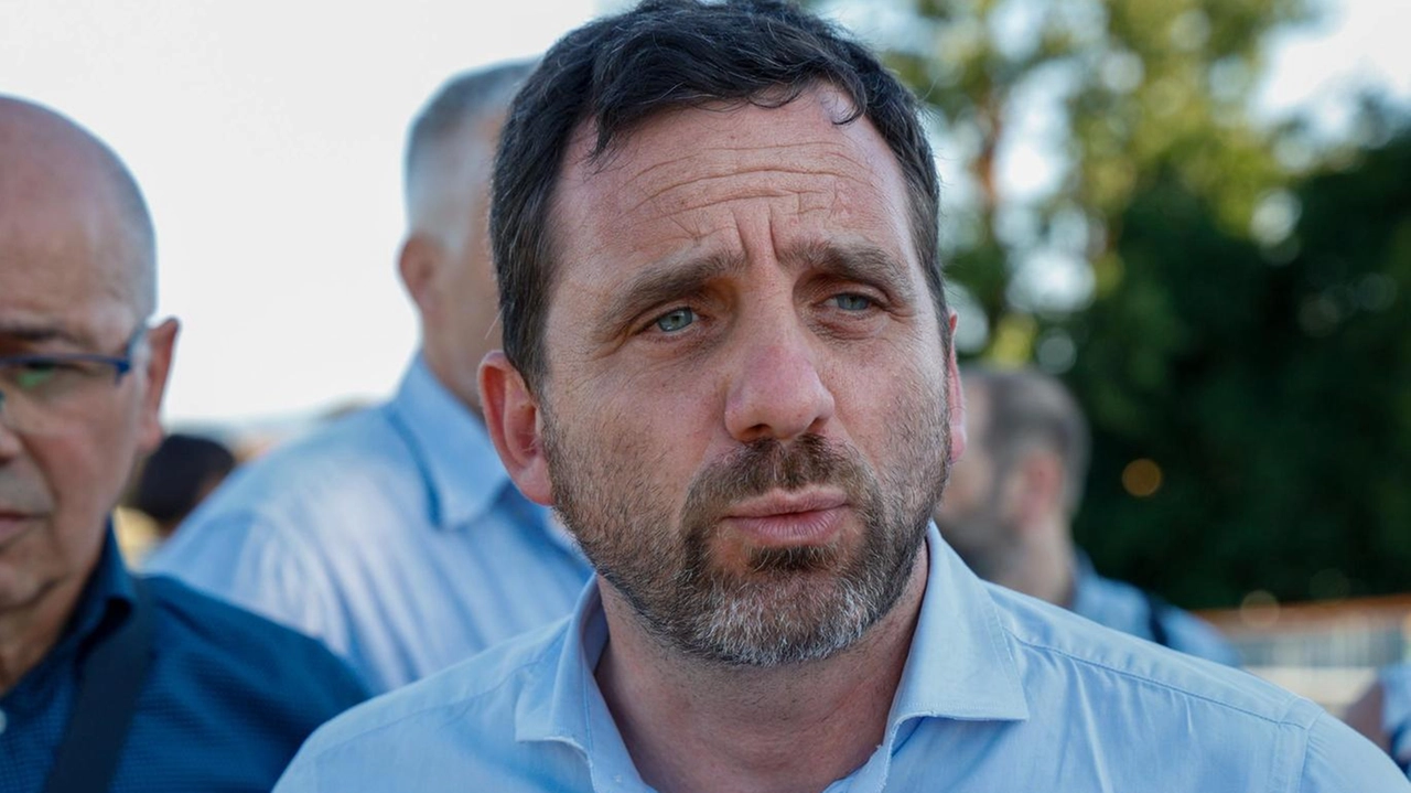 Alessandro Tomasi è in piena campagna elettorale pur senza la coccarda del candidato di centrodestra appuntata sul petto. Ieri ha... Alessandro Tomasi è in piena campagna elettorale pur senza la coccarda del candidato di centrodestra appuntata sul petto. Ieri ha...