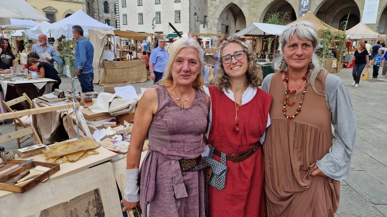L’iniziativa di rievocazione è promossa dalla Compagnia dell’Orso . Prove pratiche, show e visite nell’accampamento di piazza del Duomo. L’iniziativa di rievocazione è promossa dalla Compagnia dell’Orso . Prove pratiche, show e visite nell’accampamento di piazza del Duomo.