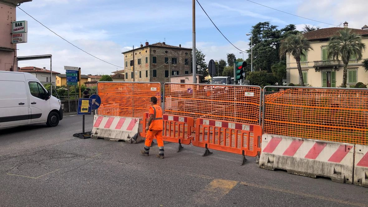 Il ponte è chiuso dallo scorso 15 giugno (Goiorani) Il ponte è chiuso dallo scorso 15 giugno (Goiorani)