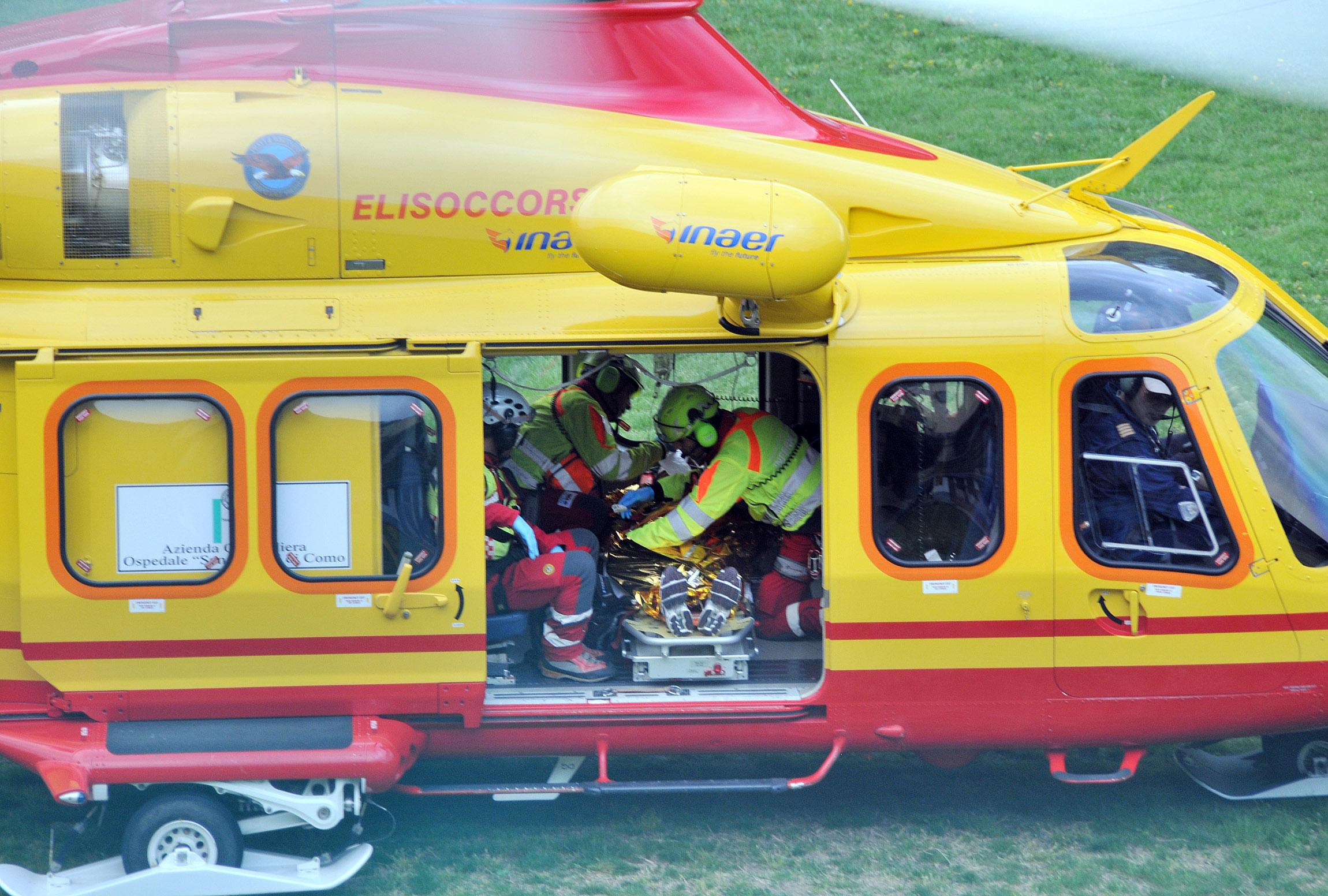 Incidente, due moto si scontrano, quattro feriti: arrivano elisoccorso e ambulanze Incidente, due moto si scontrano, quattro feriti: arrivano elisoccorso e ambulanze