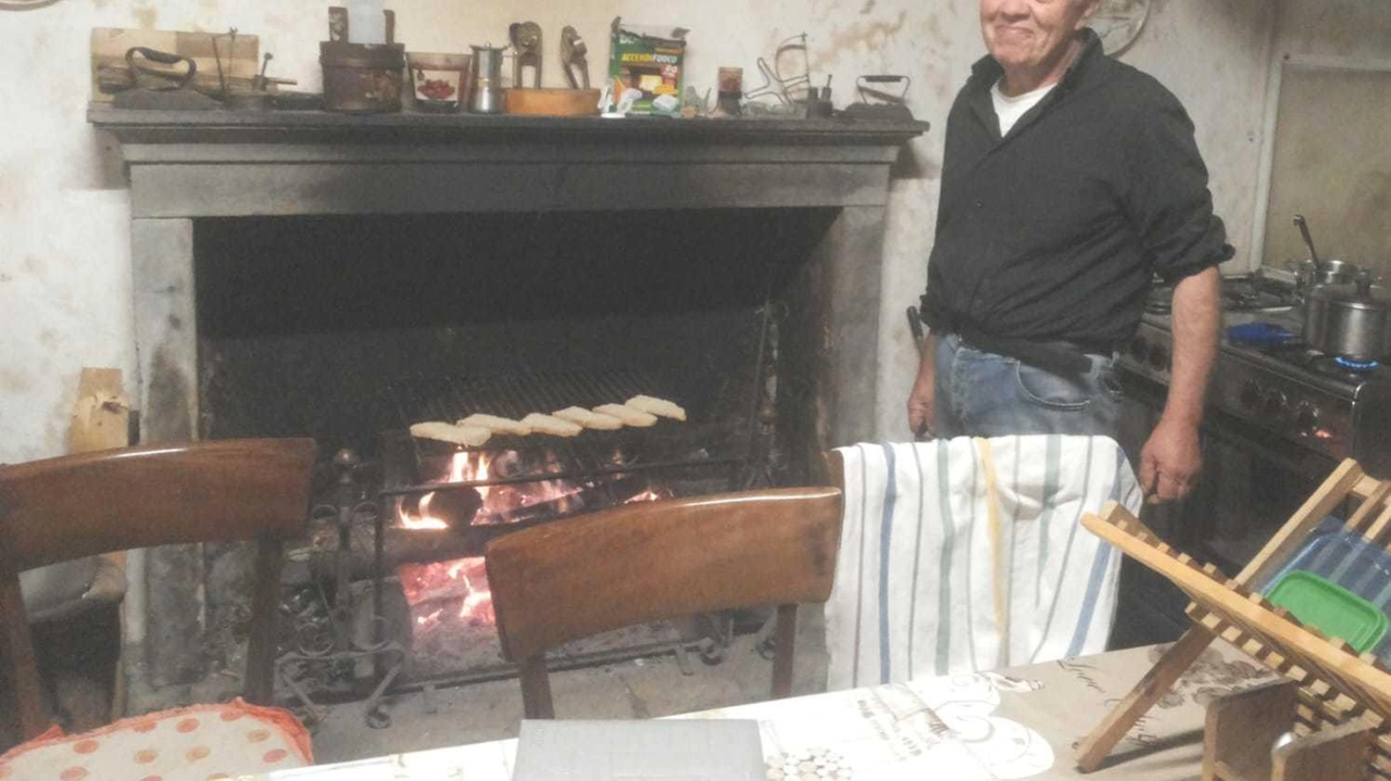 Florio Franceschi, nella foto,. aveva 77 anni Era stato fra i fondatori dello storico gruppo folkloristico Gigetto del Bicchiere Florio Franceschi, nella foto,. aveva 77 anni Era stato fra i fondatori dello storico gruppo folkloristico Gigetto del Bicchiere