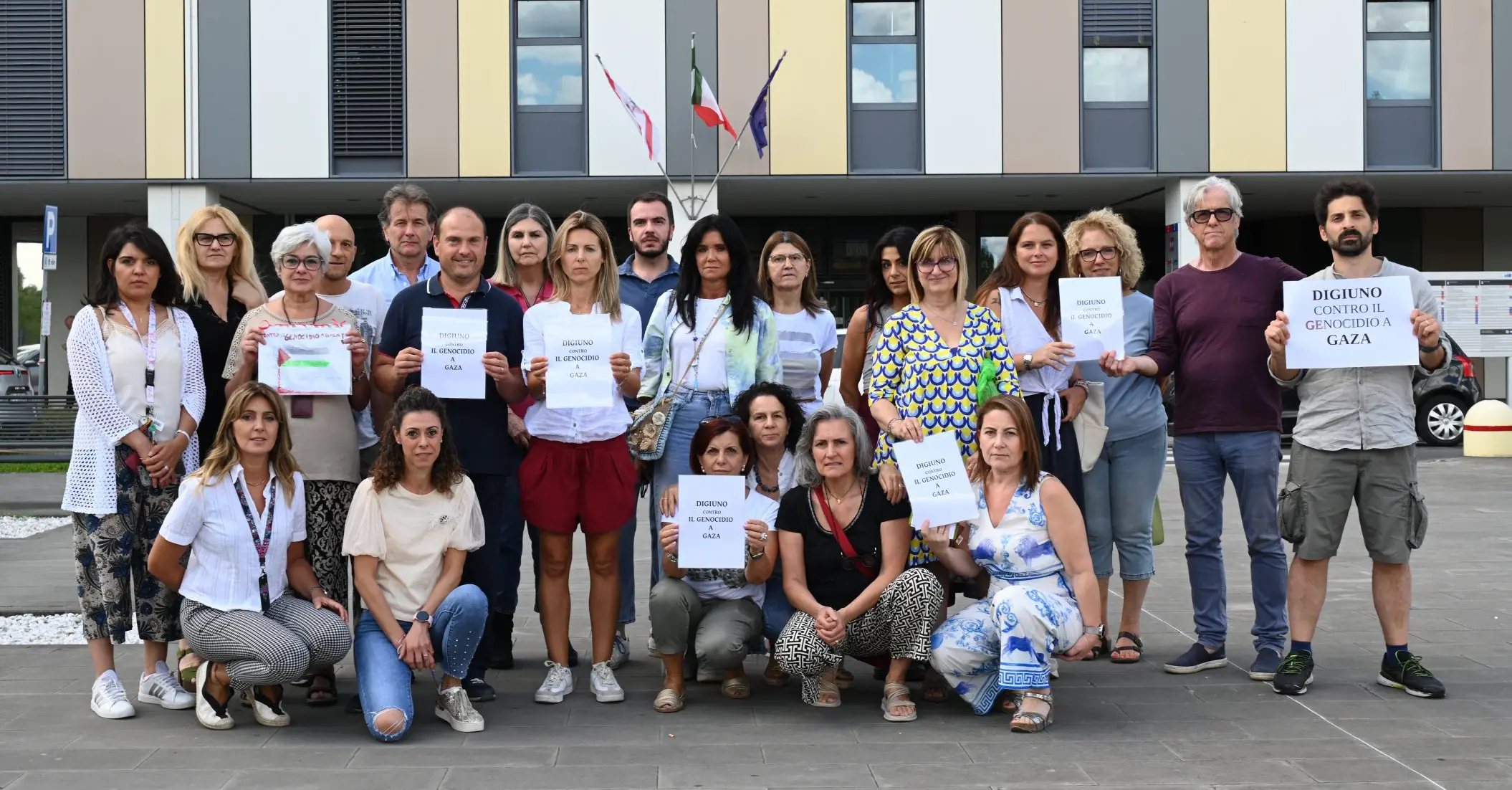“Digiuniamo per Gaza“. La protesta dei sanitari all’ospedale San Luca
