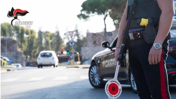 Un posto di blocco dei carabinieri a Pisa (foto di repertorio) Un posto di blocco dei carabinieri a Pisa (foto di repertorio)
